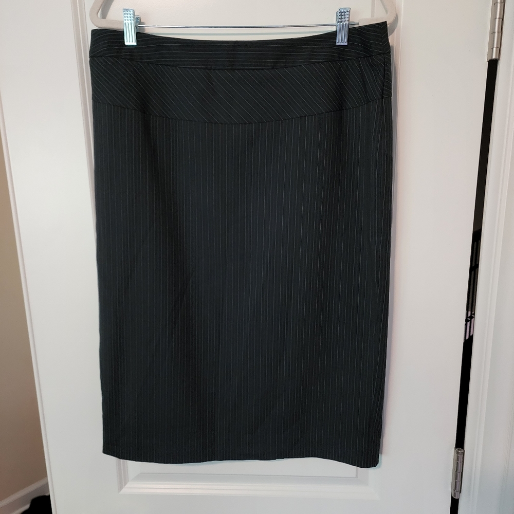Worthington Stretch Pinstriped knee length Skirt Black /Blue/White Size 16 Nwot